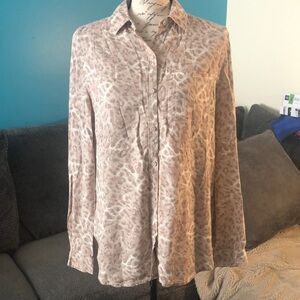 LAST CHANCE 🎉 4 for $20 💄 BeachLunchLounge Button Down Shirt, size Small